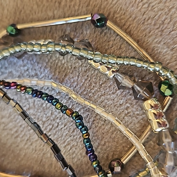 1/$5 or 3/$10 NWOT Silver, Gray, Black Toned Stretchy Faceted Bead Bracelet Set. - Picture 4 of 5